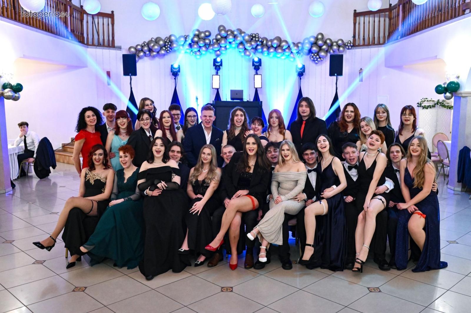 Zdjęcie w galerii na portalu naszraciborz.pl: Studniówka I LO i Plastyka w obiektywie FotoPerły wiadomości z regionu