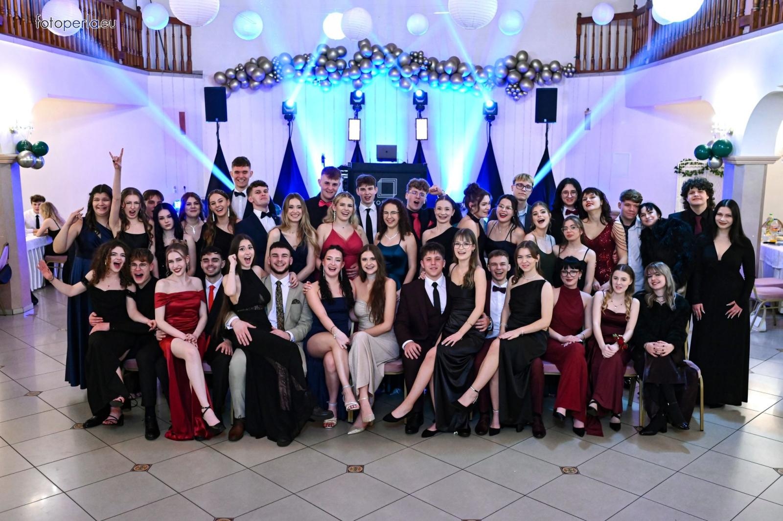 Zdjęcie w galerii na portalu naszraciborz.pl: Studniówka I LO i Plastyka w obiektywie FotoPerły wiadomości z regionu