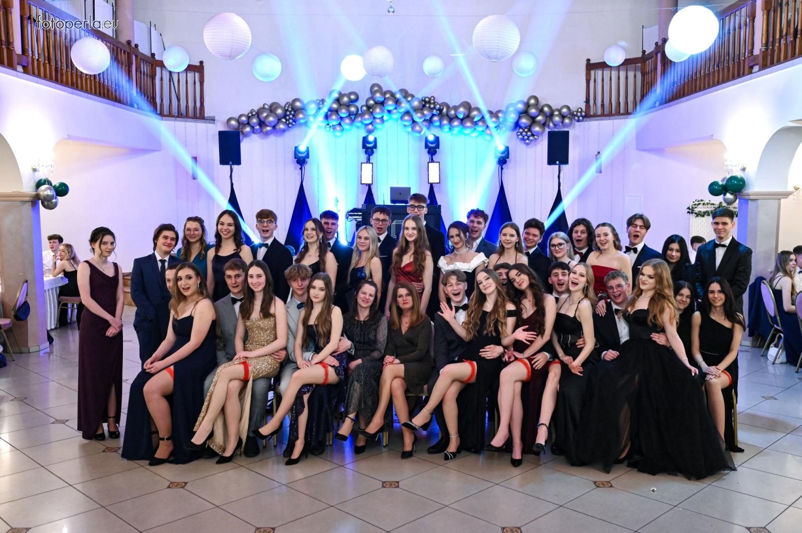 Zdjęcie w galerii na portalu naszraciborz.pl: Studniówka I LO i Plastyka w obiektywie FotoPerły wiadomości z regionu