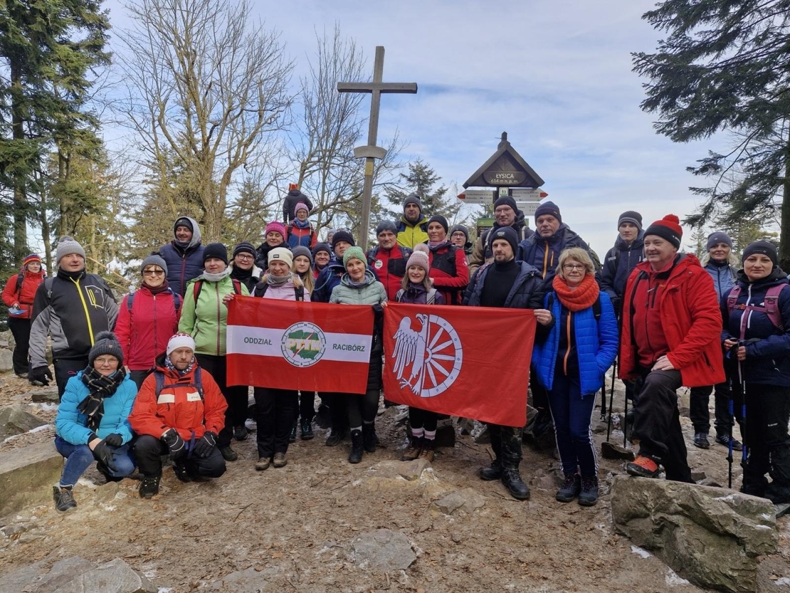 Zdjęcie w galerii na portalu naszraciborz.pl: Zdobyli Łysicę! Wyprawa PTTK Racibórz w górach świętokrzyskich wiadomości z regionu