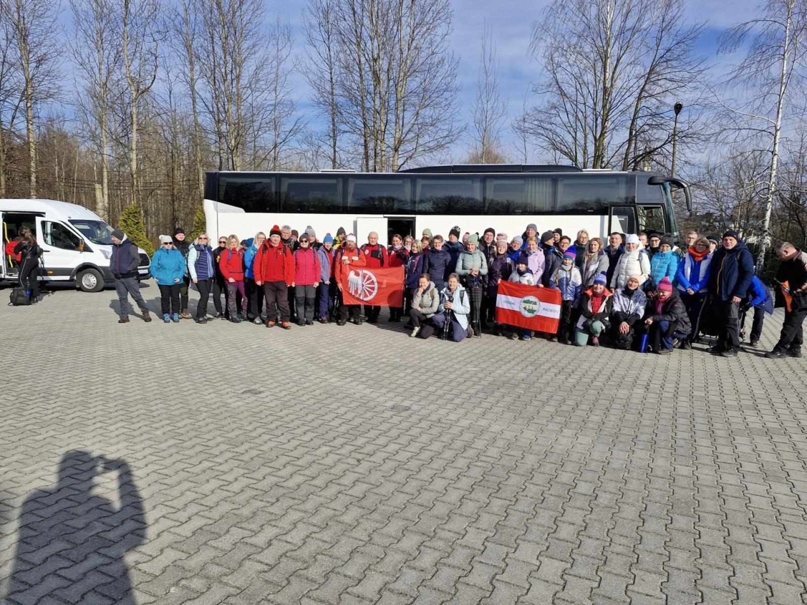 Zdjęcie w galerii na portalu naszraciborz.pl: Zdobyli Łysicę! Wyprawa PTTK Racibórz w górach świętokrzyskich wiadomości z regionu