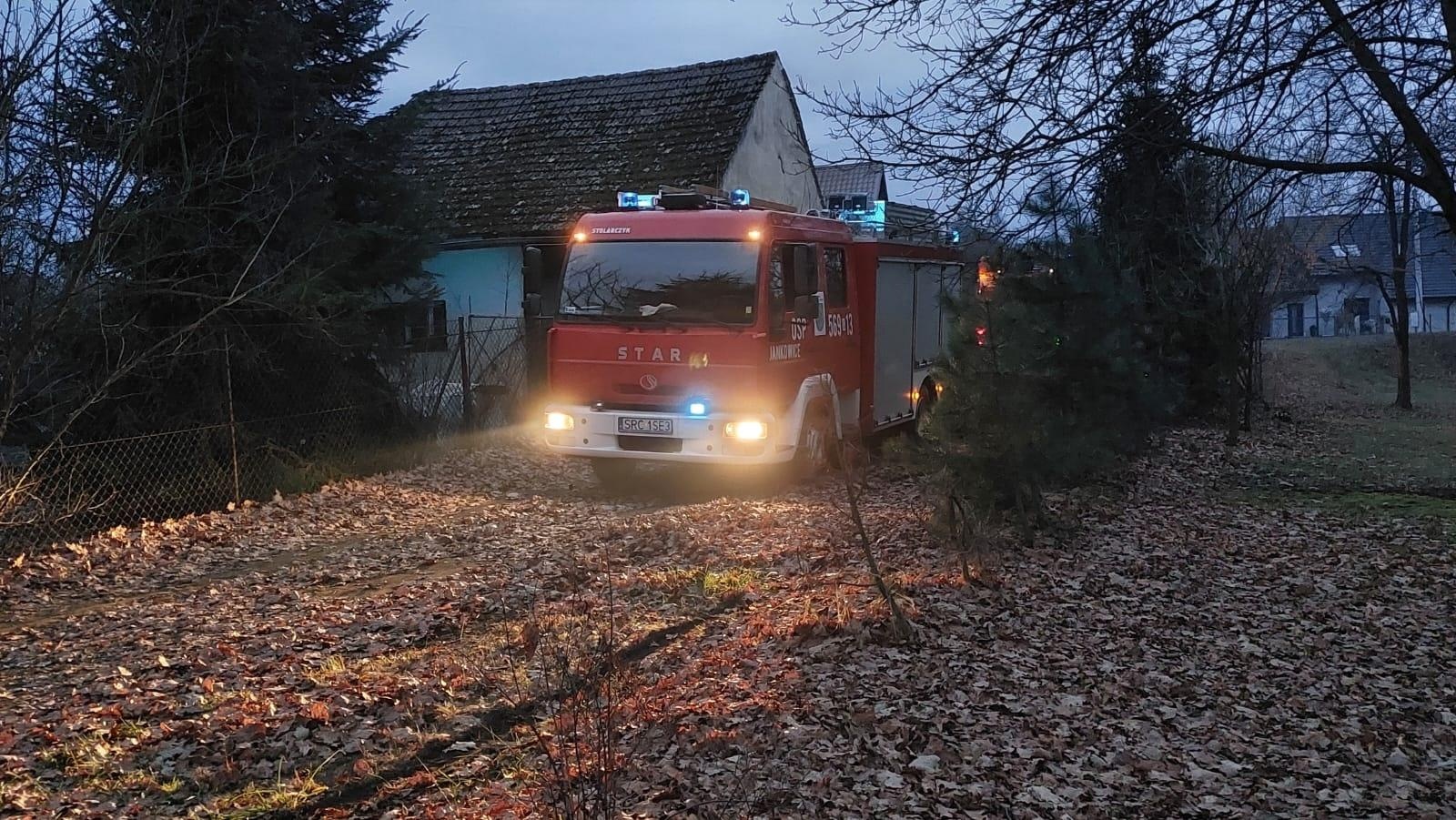 Zdjęcie w galerii na portalu naszraciborz.pl: Pożar sadzy w kominie w Jankowicach [FOTO] wiadomości z regionu