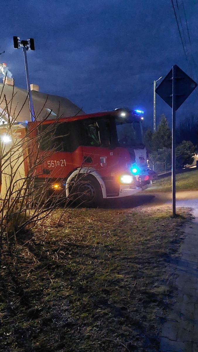 Zdjęcie w galerii na portalu naszraciborz.pl: Pożar sadzy w kominie w Jankowicach [FOTO] wiadomości z regionu