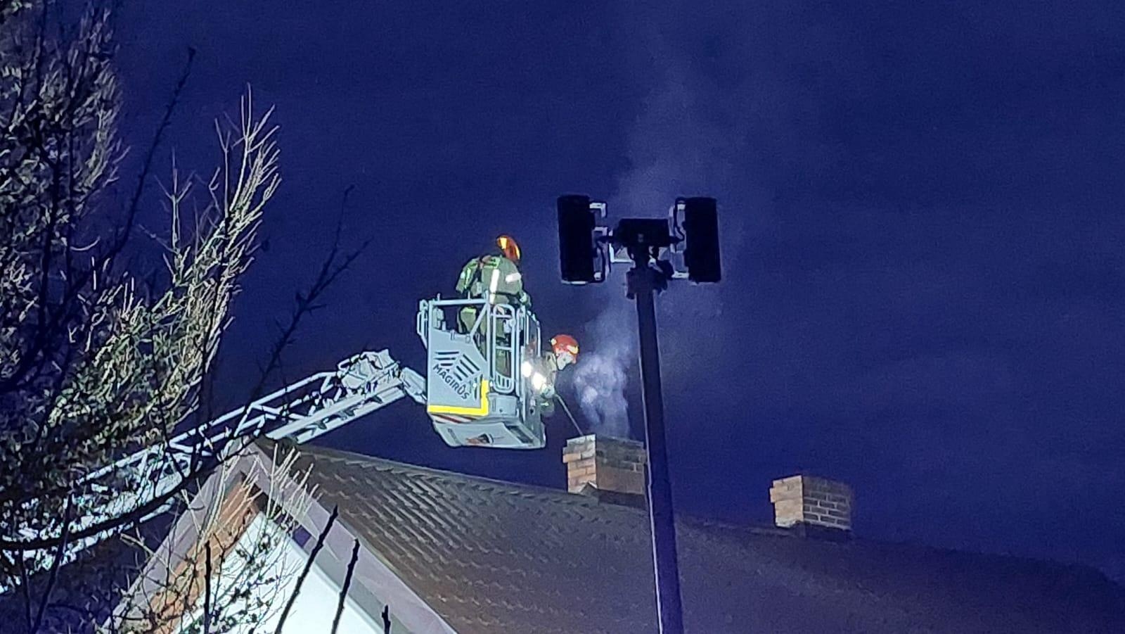 Zdjęcie w galerii na portalu naszraciborz.pl: Pożar sadzy w kominie w Jankowicach [FOTO] wiadomości z regionu