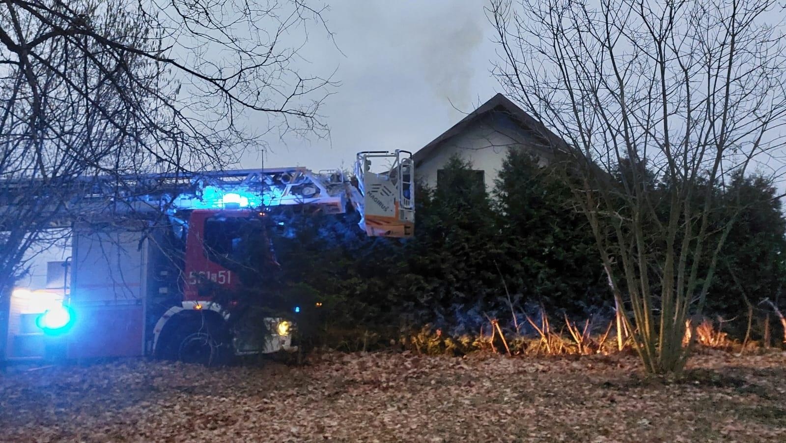 Zdjęcie w galerii na portalu naszraciborz.pl: Pożar sadzy w kominie w Jankowicach [FOTO] wiadomości z regionu