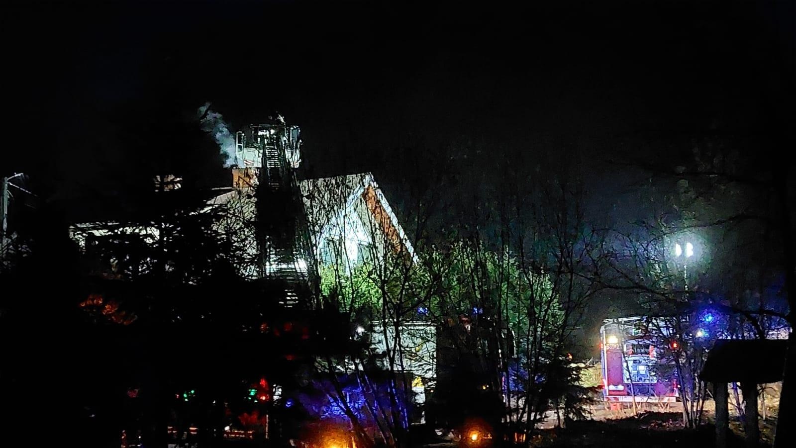 Zdjęcie w galerii na portalu naszraciborz.pl: Pożar sadzy w kominie w Jankowicach [FOTO] wiadomości z regionu