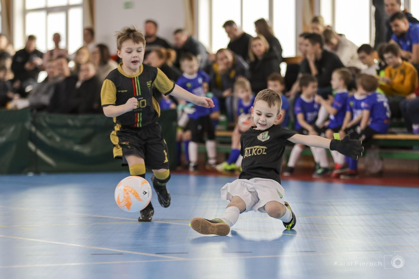 Zdjęcie w galerii na portalu naszraciborz.pl: Zacięta rywalizacja młodych piłkarzy w Krzanowicach [FOTO] wiadomości z regionu