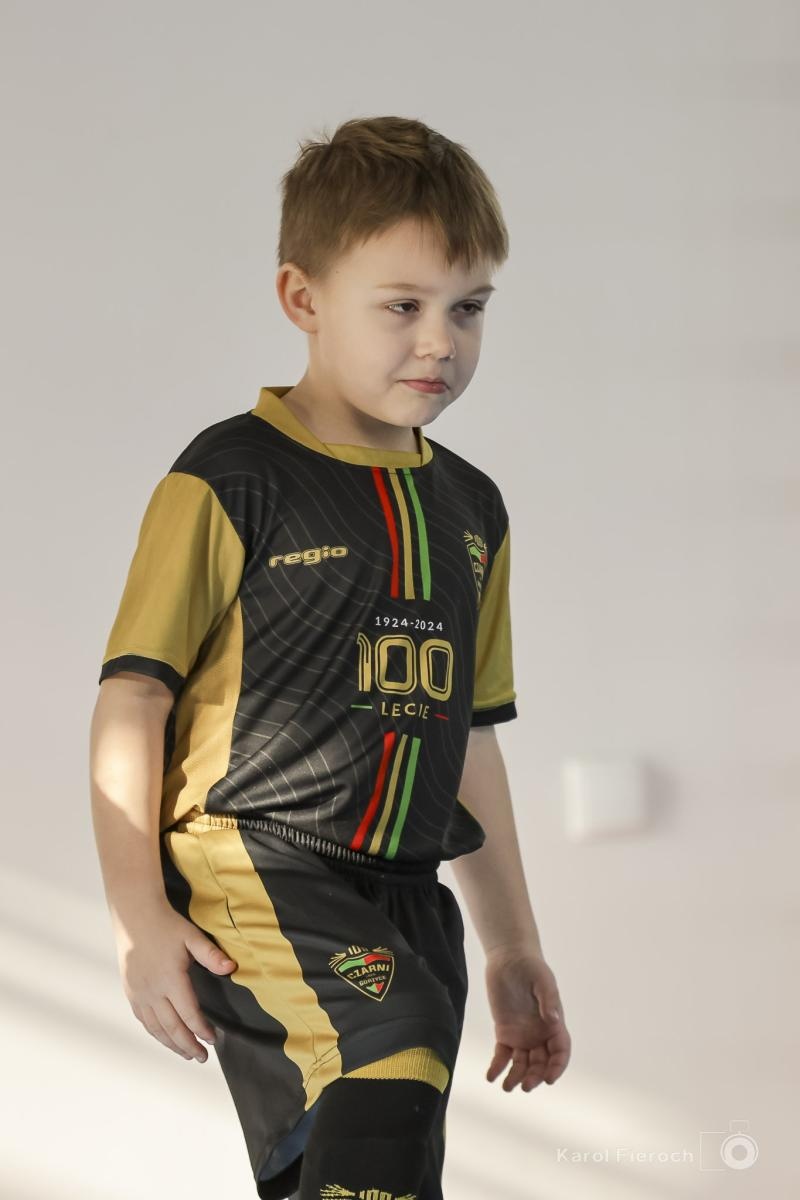 Zdjęcie w galerii na portalu naszraciborz.pl: Zacięta rywalizacja młodych piłkarzy w Krzanowicach [FOTO] wiadomości z regionu