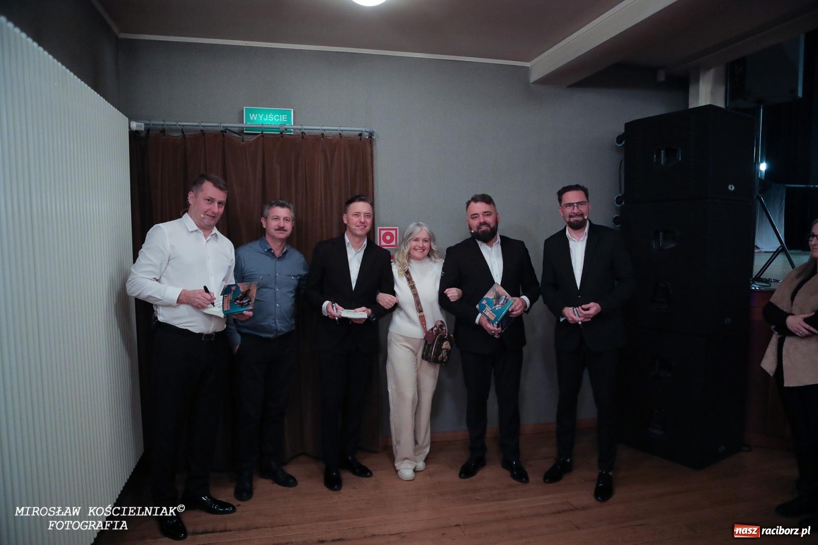 Zdjęcie w galerii na portalu naszraciborz.pl: Z żartami nie ma żartów. Kabaret Młodych Panów w Raciborzu [FOTO] wiadomości z regionu