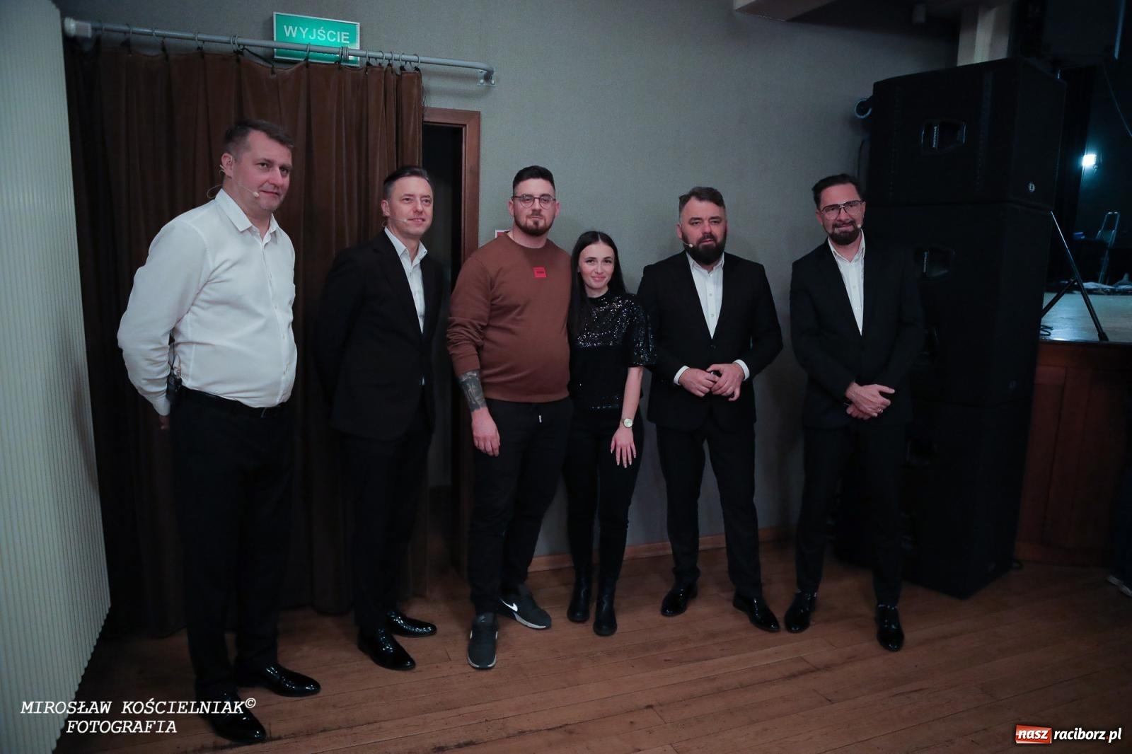 Zdjęcie w galerii na portalu naszraciborz.pl: Z żartami nie ma żartów. Kabaret Młodych Panów w Raciborzu [FOTO] wiadomości z regionu