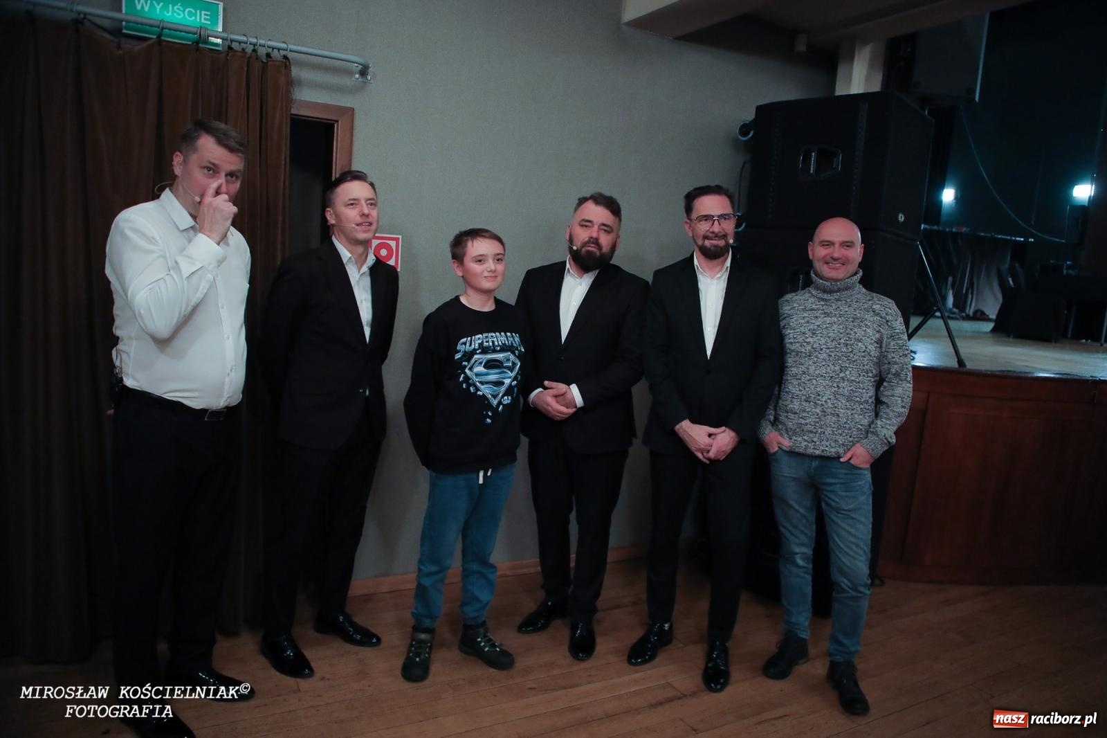 Zdjęcie w galerii na portalu naszraciborz.pl: Z żartami nie ma żartów. Kabaret Młodych Panów w Raciborzu [FOTO] wiadomości z regionu