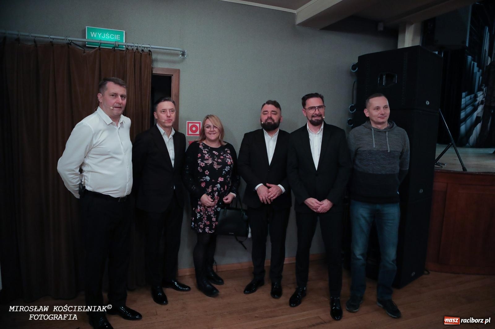 Zdjęcie w galerii na portalu naszraciborz.pl: Z żartami nie ma żartów. Kabaret Młodych Panów w Raciborzu [FOTO] wiadomości z regionu