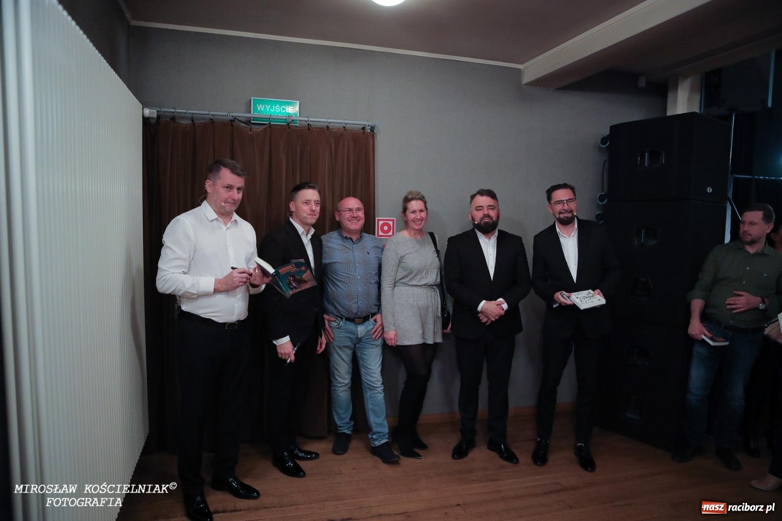 Zdjęcie w galerii na portalu naszraciborz.pl: Z żartami nie ma żartów. Kabaret Młodych Panów w Raciborzu [FOTO] wiadomości z regionu