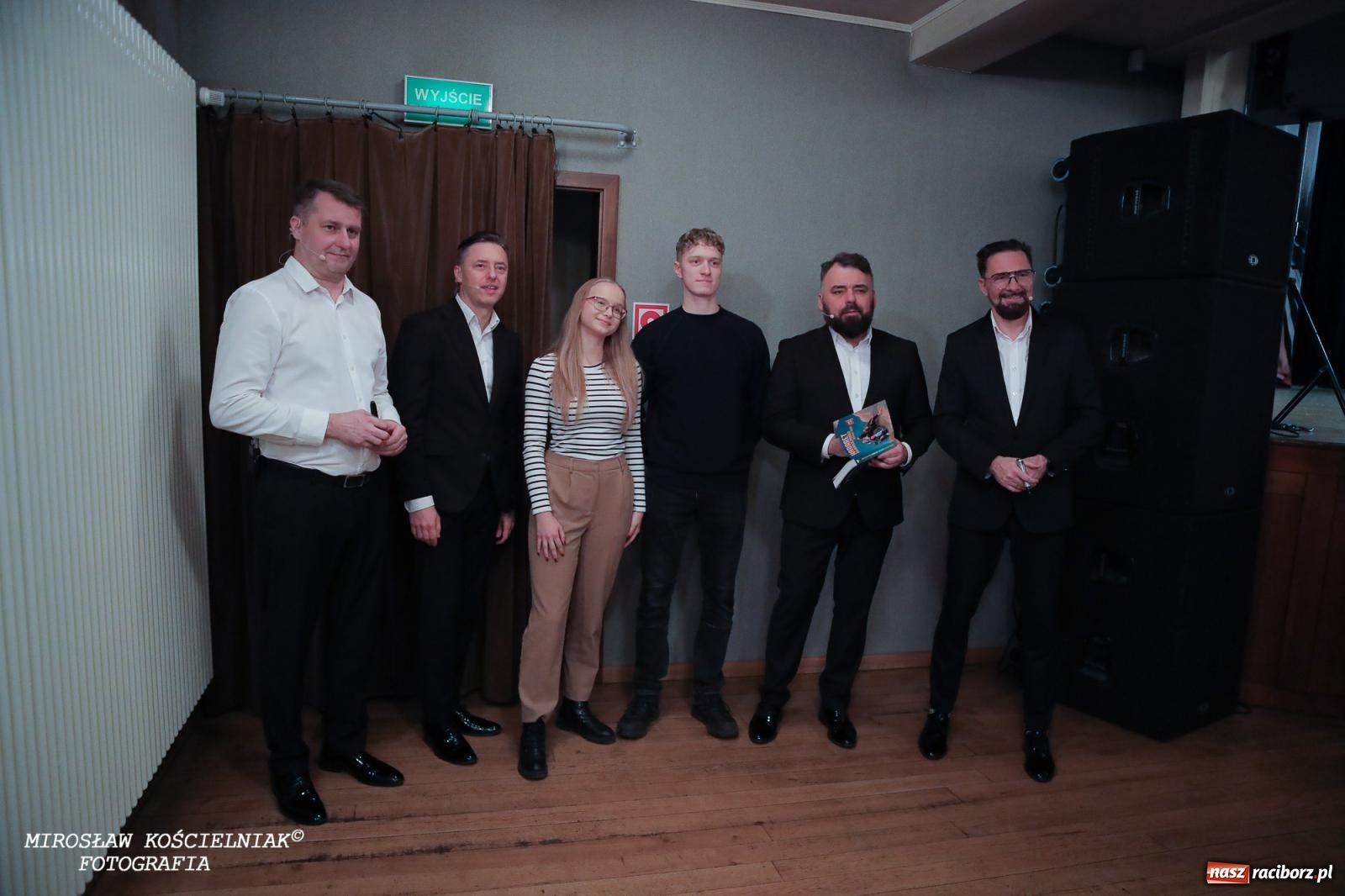 Zdjęcie w galerii na portalu naszraciborz.pl: Z żartami nie ma żartów. Kabaret Młodych Panów w Raciborzu [FOTO] wiadomości z regionu