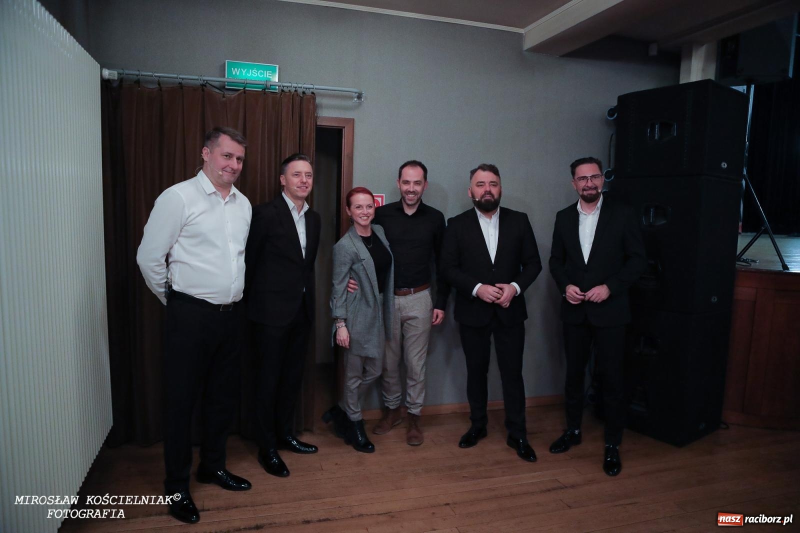 Zdjęcie w galerii na portalu naszraciborz.pl: Z żartami nie ma żartów. Kabaret Młodych Panów w Raciborzu [FOTO] wiadomości z regionu