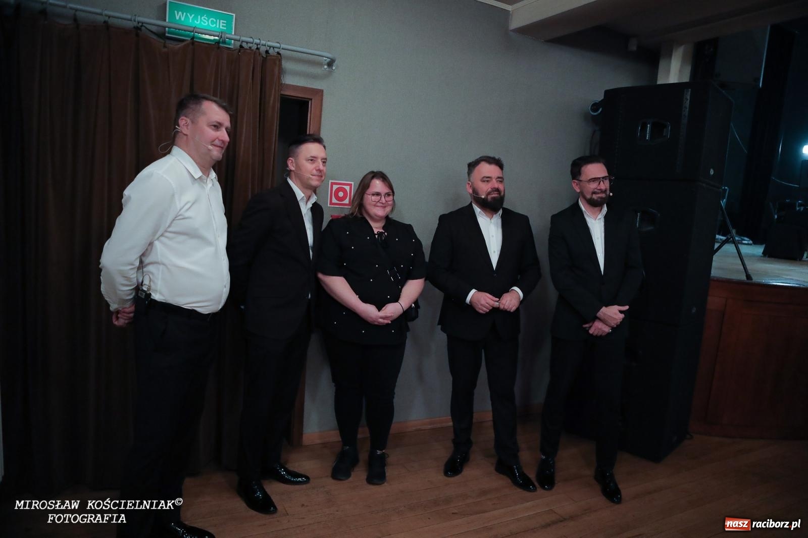 Zdjęcie w galerii na portalu naszraciborz.pl: Z żartami nie ma żartów. Kabaret Młodych Panów w Raciborzu [FOTO] wiadomości z regionu