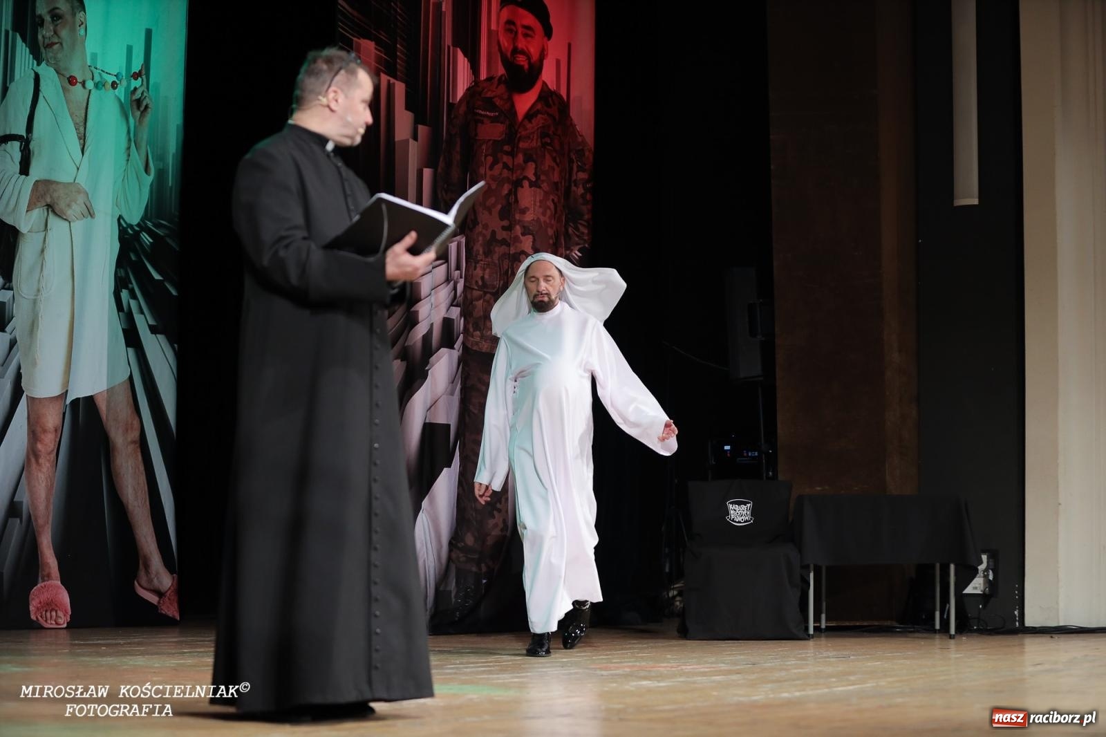 Zdjęcie w galerii na portalu naszraciborz.pl: Z żartami nie ma żartów. Kabaret Młodych Panów w Raciborzu [FOTO] wiadomości z regionu