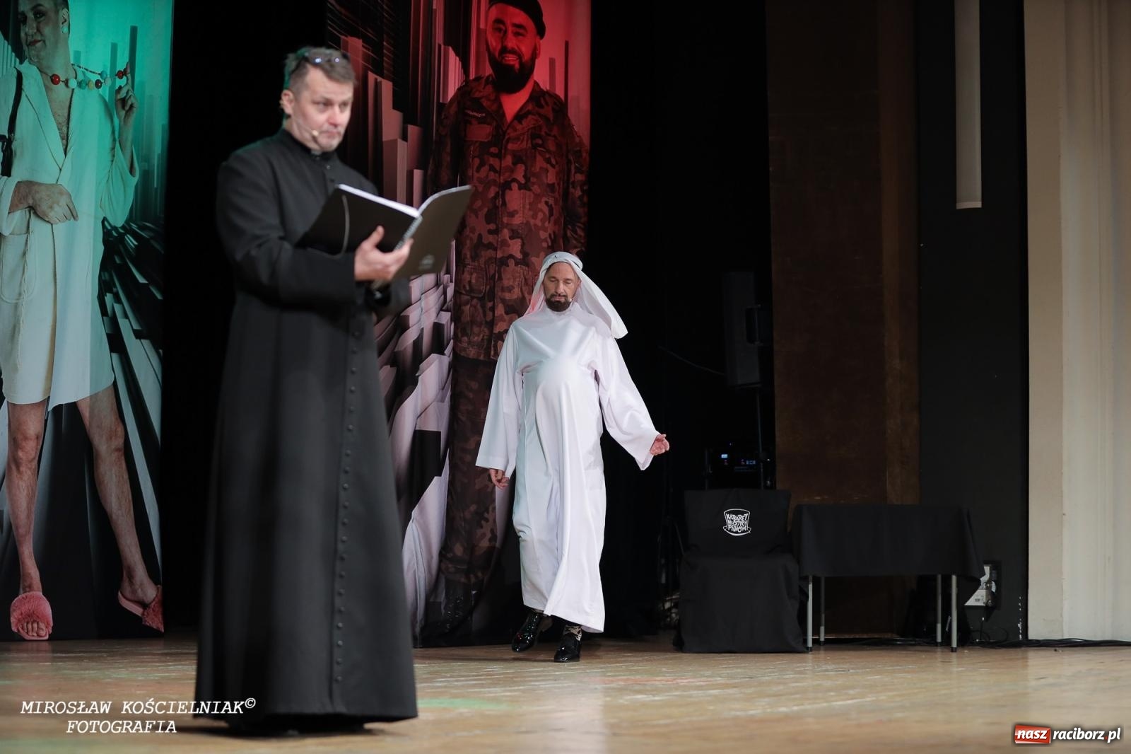Zdjęcie w galerii na portalu naszraciborz.pl: Z żartami nie ma żartów. Kabaret Młodych Panów w Raciborzu [FOTO] wiadomości z regionu