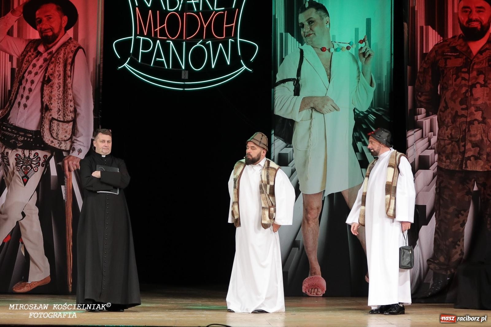 Zdjęcie w galerii na portalu naszraciborz.pl: Z żartami nie ma żartów. Kabaret Młodych Panów w Raciborzu [FOTO] wiadomości z regionu