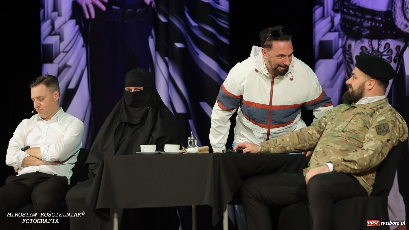 Zdjęcie w galerii na portalu naszraciborz.pl: Z żartami nie ma żartów. Kabaret Młodych Panów w Raciborzu [FOTO] wiadomości z regionu