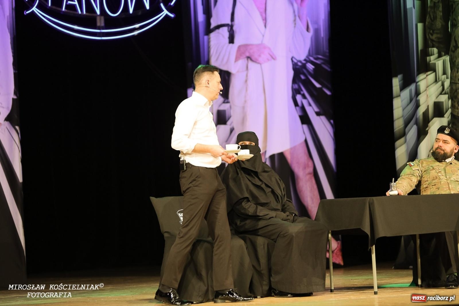 Zdjęcie w galerii na portalu naszraciborz.pl: Z żartami nie ma żartów. Kabaret Młodych Panów w Raciborzu [FOTO] wiadomości z regionu