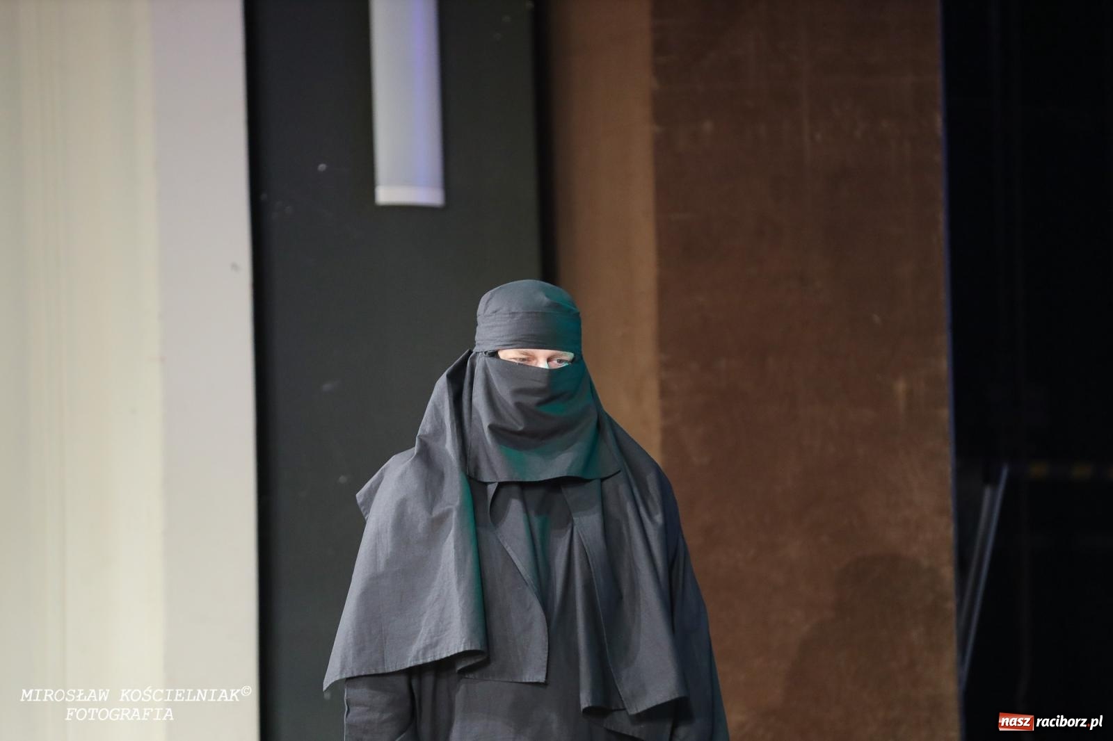 Zdjęcie w galerii na portalu naszraciborz.pl: Z żartami nie ma żartów. Kabaret Młodych Panów w Raciborzu [FOTO] wiadomości z regionu