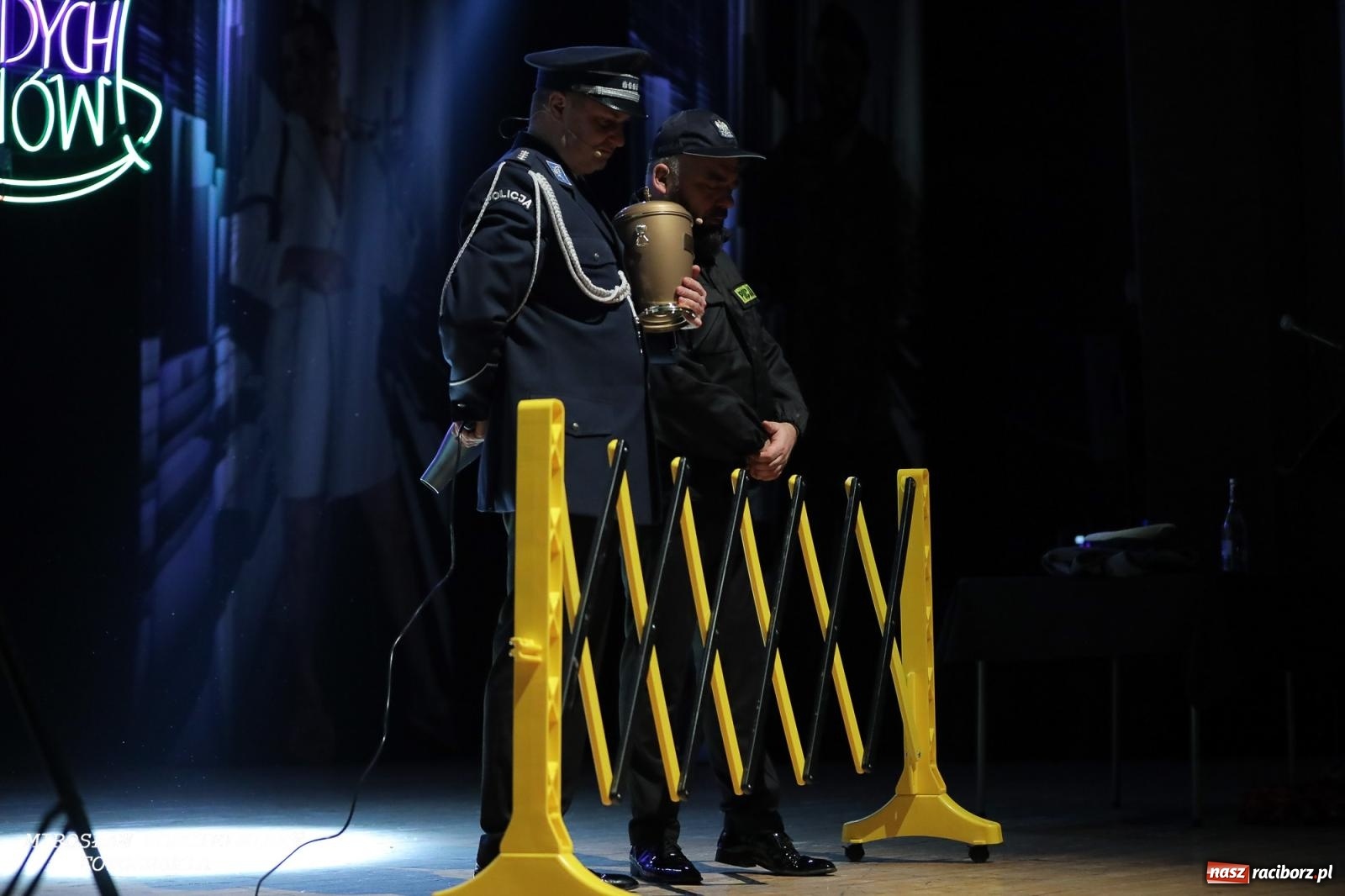 Zdjęcie w galerii na portalu naszraciborz.pl: Z żartami nie ma żartów. Kabaret Młodych Panów w Raciborzu [FOTO] wiadomości z regionu