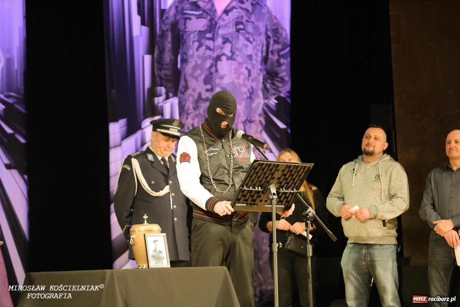 Zdjęcie w galerii na portalu naszraciborz.pl: Z żartami nie ma żartów. Kabaret Młodych Panów w Raciborzu [FOTO] wiadomości z regionu