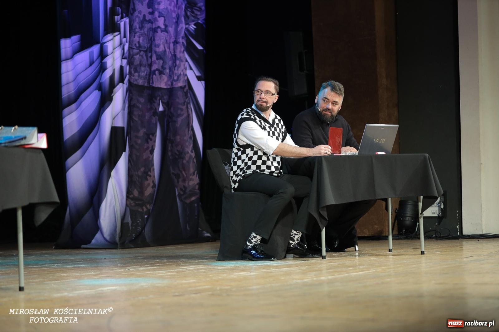 Zdjęcie w galerii na portalu naszraciborz.pl: Z żartami nie ma żartów. Kabaret Młodych Panów w Raciborzu [FOTO] wiadomości z regionu