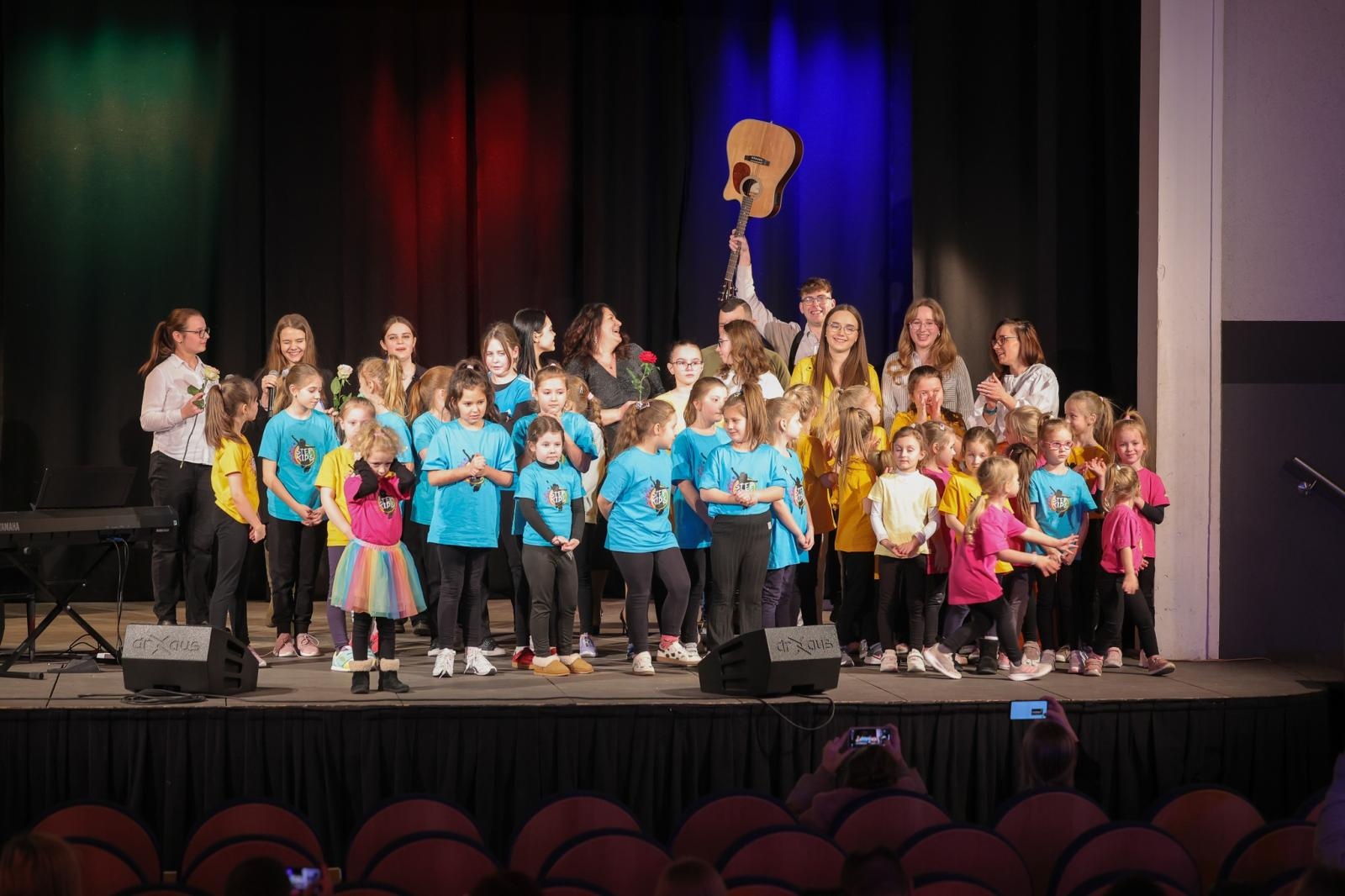 Zdjęcie w galerii na portalu naszraciborz.pl: Wieczór Otwartego Mikrofonu - muzyka, taniec, poezja, czyli Sztuka Emocji! wiadomości z regionu