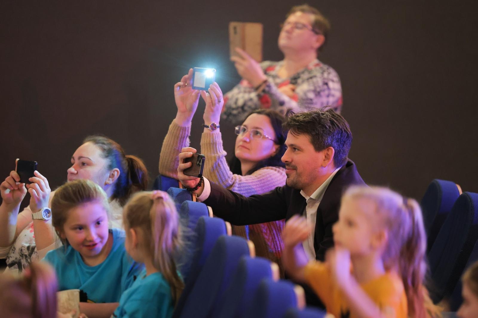 Zdjęcie w galerii na portalu naszraciborz.pl: Wieczór Otwartego Mikrofonu - muzyka, taniec, poezja, czyli Sztuka Emocji! wiadomości z regionu