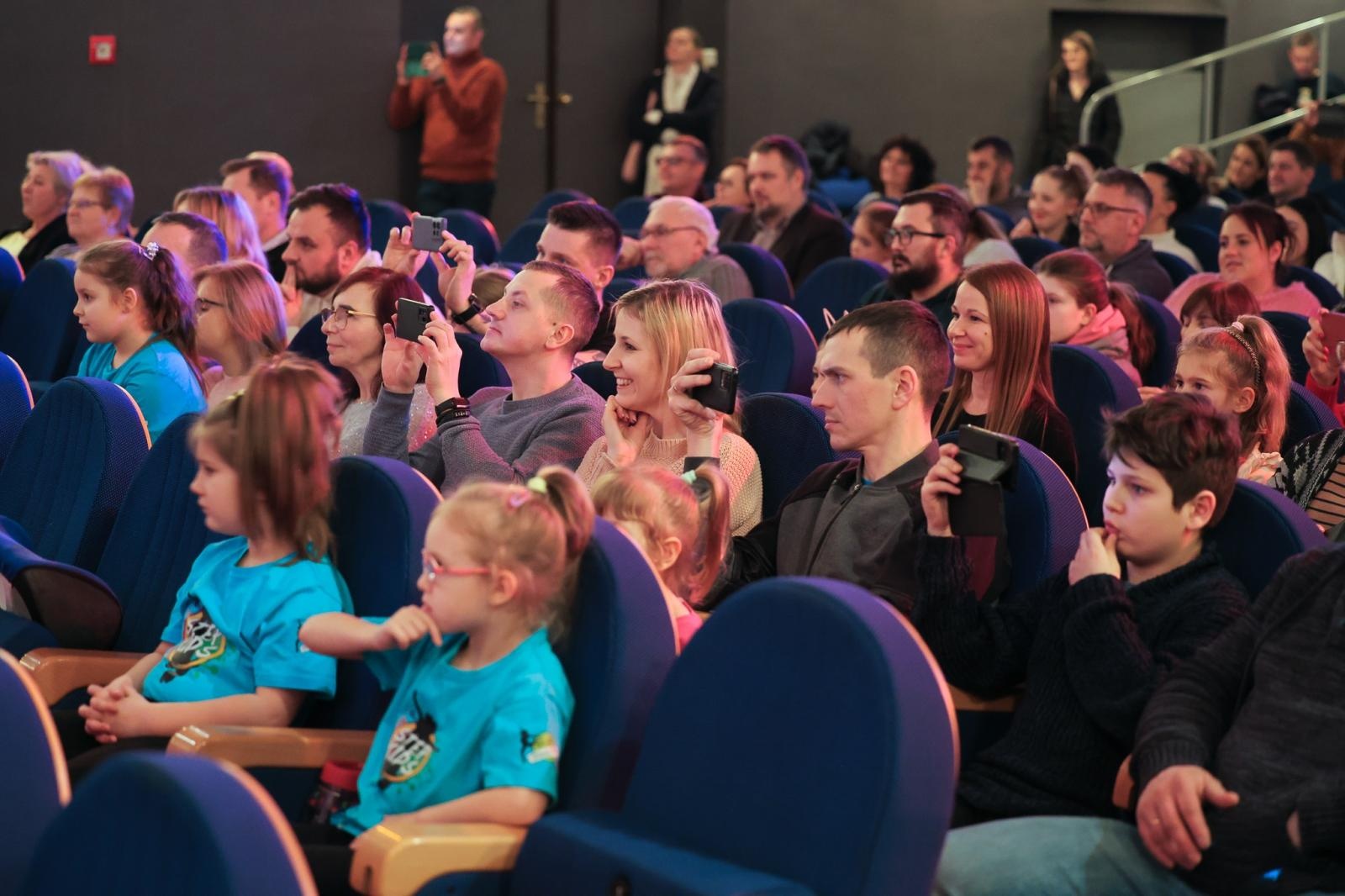 Zdjęcie w galerii na portalu naszraciborz.pl: Wieczór Otwartego Mikrofonu - muzyka, taniec, poezja, czyli Sztuka Emocji! wiadomości z regionu