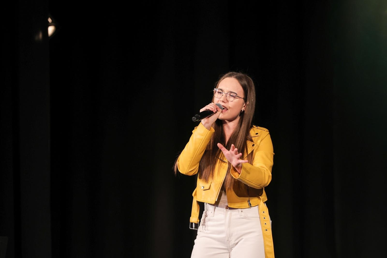 Zdjęcie w galerii na portalu naszraciborz.pl: Wieczór Otwartego Mikrofonu - muzyka, taniec, poezja, czyli Sztuka Emocji! wiadomości z regionu