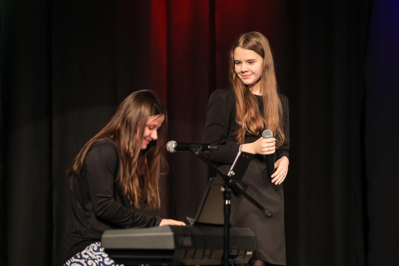 Zdjęcie w galerii na portalu naszraciborz.pl: Wieczór Otwartego Mikrofonu - muzyka, taniec, poezja, czyli Sztuka Emocji! wiadomości z regionu