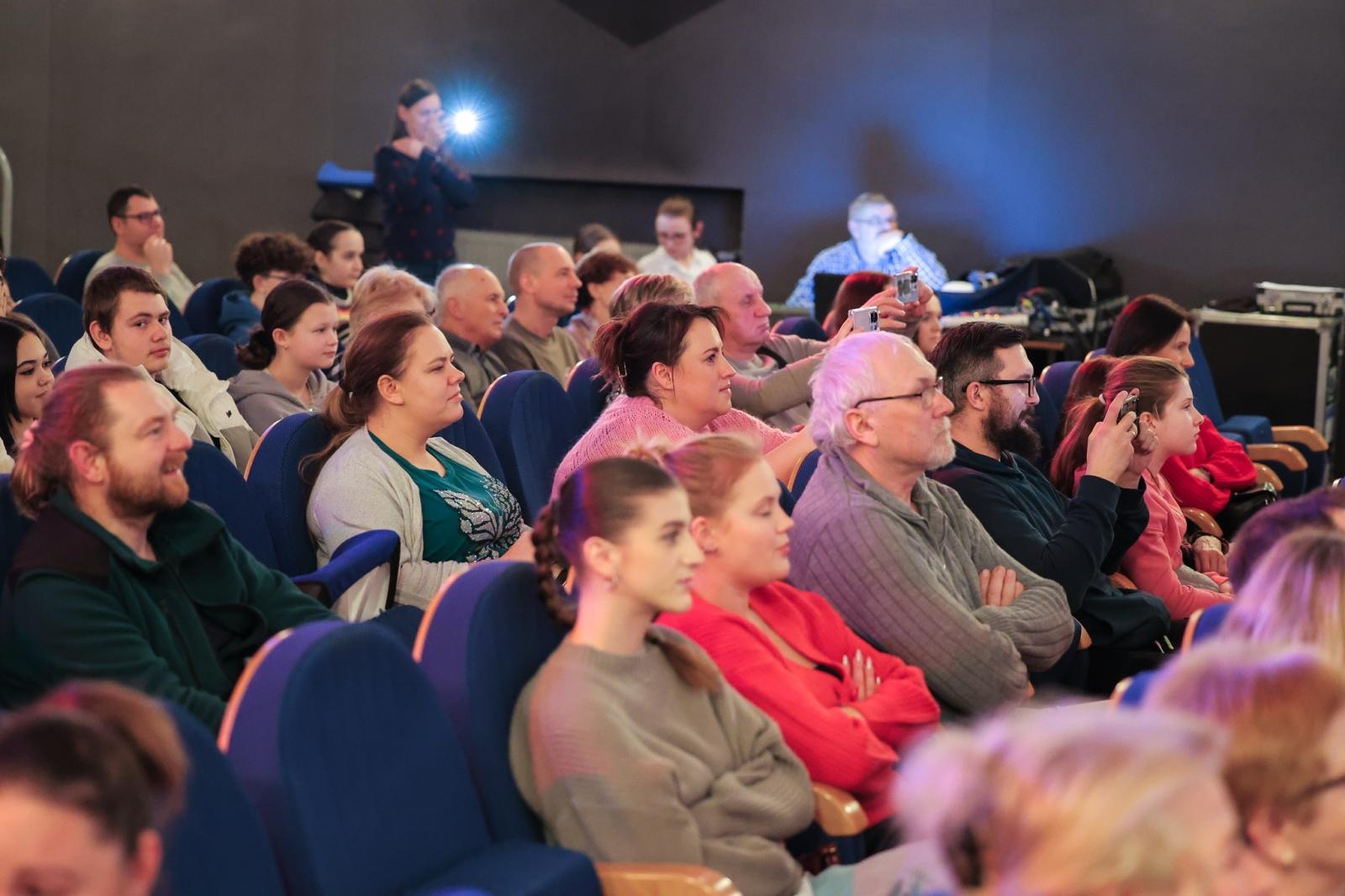 Zdjęcie w galerii na portalu naszraciborz.pl: Wieczór Otwartego Mikrofonu - muzyka, taniec, poezja, czyli Sztuka Emocji! wiadomości z regionu