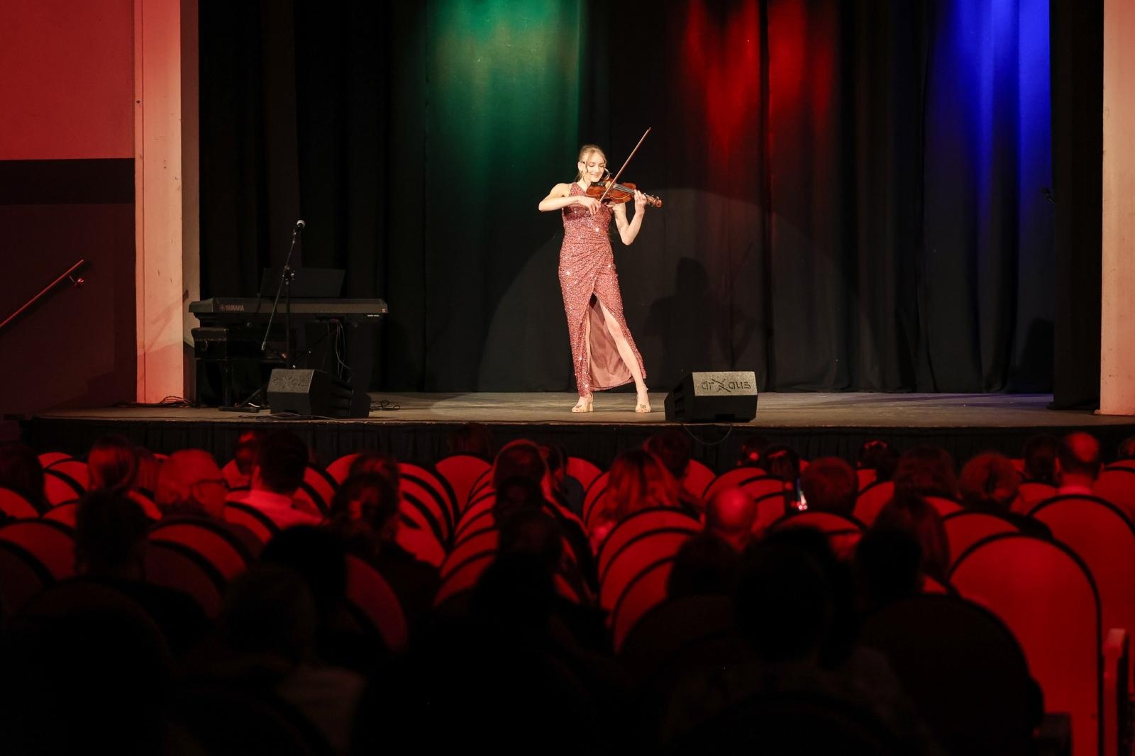 Zdjęcie w galerii na portalu naszraciborz.pl: Wieczór Otwartego Mikrofonu - muzyka, taniec, poezja, czyli Sztuka Emocji! wiadomości z regionu