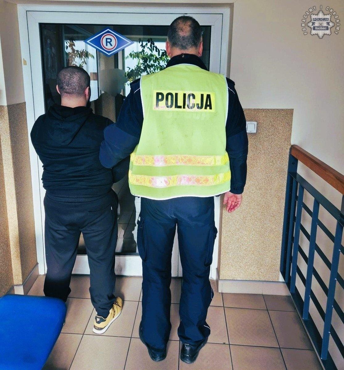 Zdjęcie w galerii na portalu naszraciborz.pl: Pobicie z użyciem noża przy Wojska Polskiego. Dwóch Gruzinów zatrzymanych wiadomości z regionu