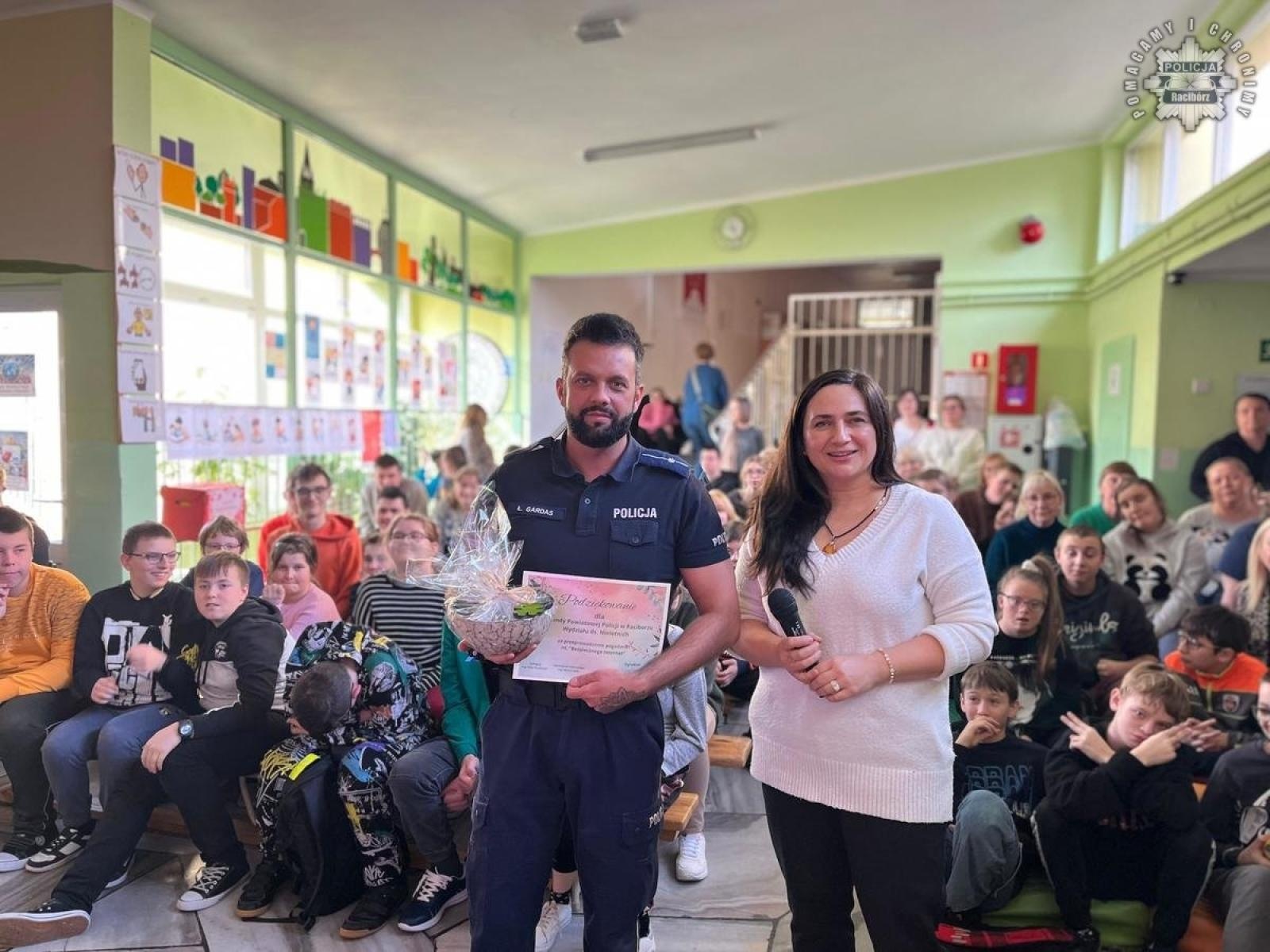 Zdjęcie w galerii na portalu naszraciborz.pl: Dzień bezpiecznego Internetu z raciborskim policjantem wiadomości z regionu