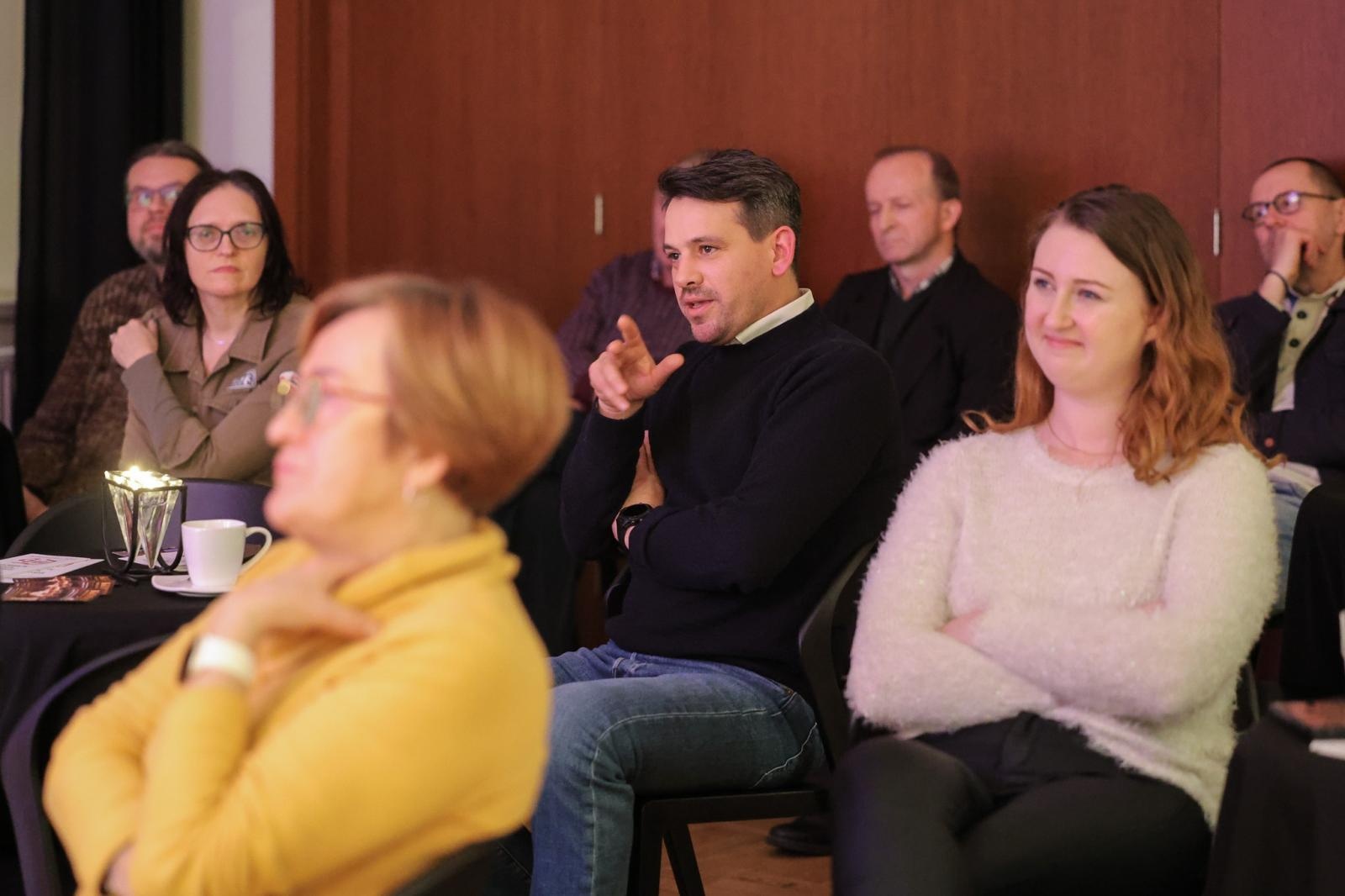 Zdjęcie w galerii na portalu naszraciborz.pl: 112 – numer, który ratuje życie! Spotkanie W PUNKT z Jakubem Rusinem-Anderskim wiadomości z regionu