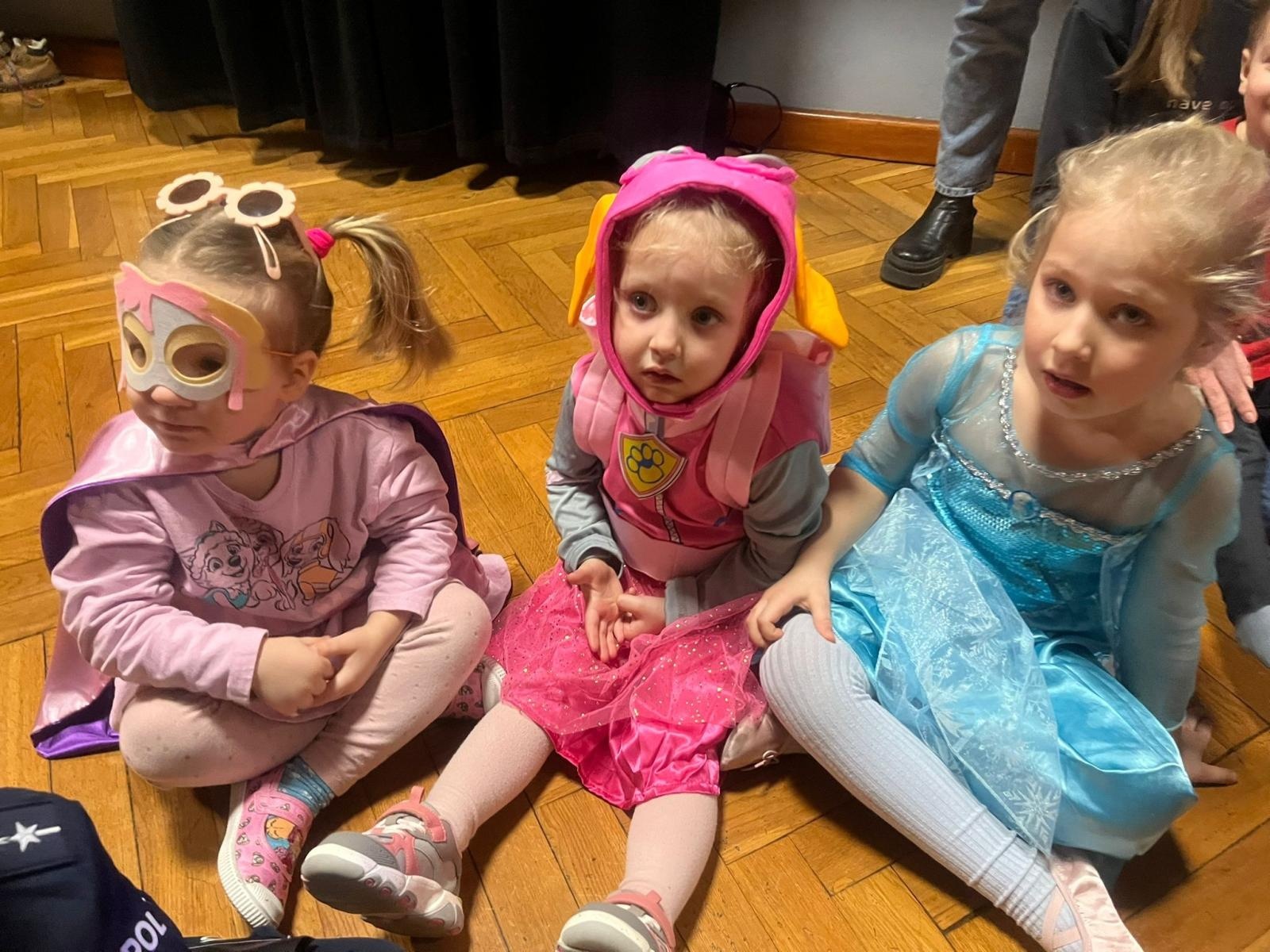 Zdjęcie w galerii na portalu naszraciborz.pl: Karnawałowy bal Małych Odkrywców Sztuki w DK Strzecha wiadomości z regionu