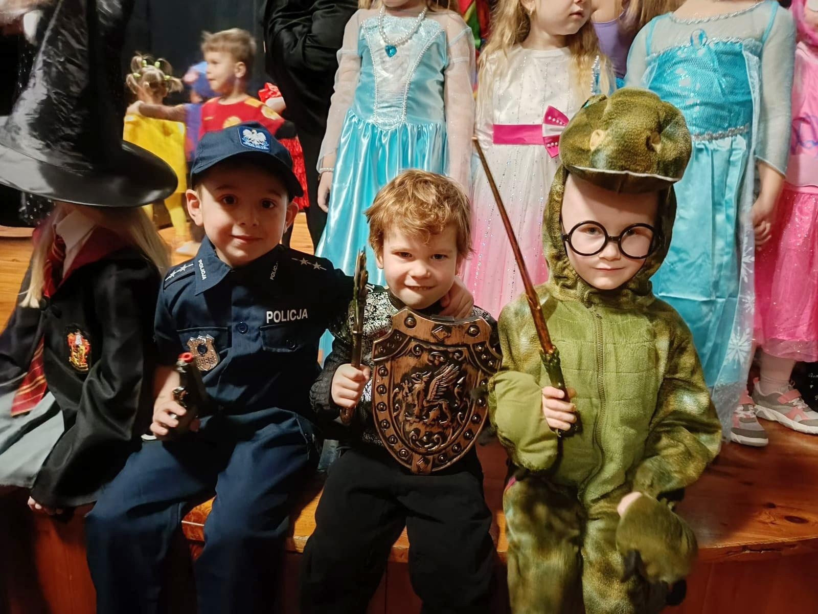 Zdjęcie w galerii na portalu naszraciborz.pl: Karnawałowy bal Małych Odkrywców Sztuki w DK Strzecha wiadomości z regionu