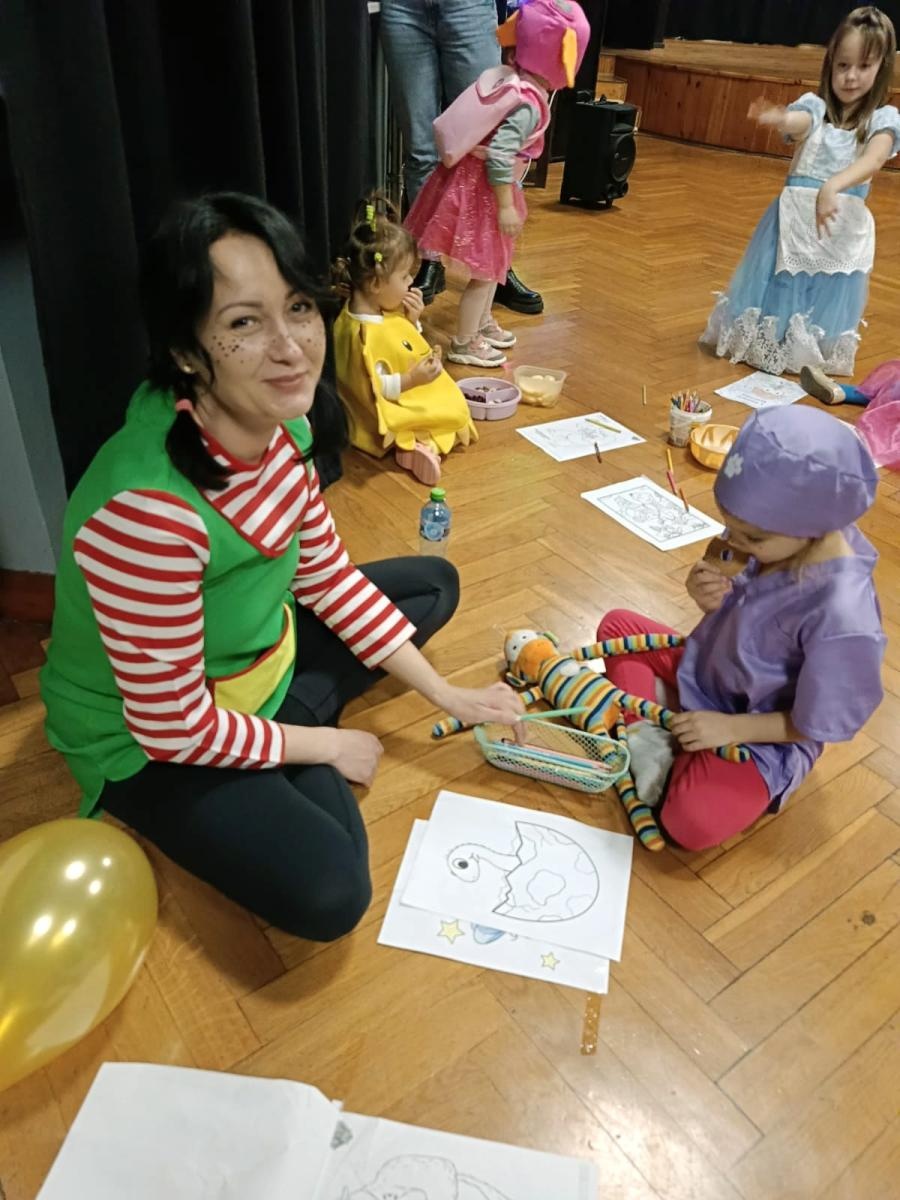 Zdjęcie w galerii na portalu naszraciborz.pl: Karnawałowy bal Małych Odkrywców Sztuki w DK Strzecha wiadomości z regionu