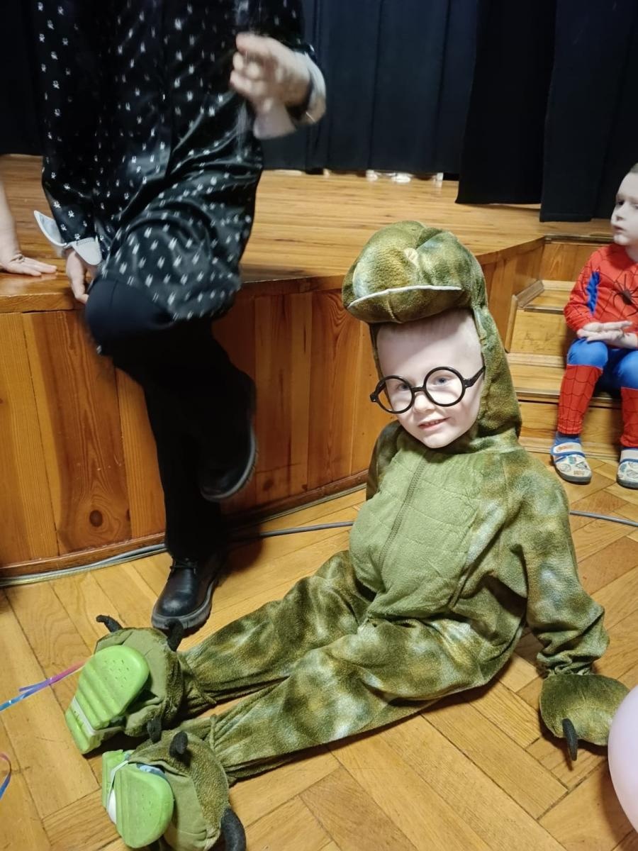 Zdjęcie w galerii na portalu naszraciborz.pl: Karnawałowy bal Małych Odkrywców Sztuki w DK Strzecha wiadomości z regionu