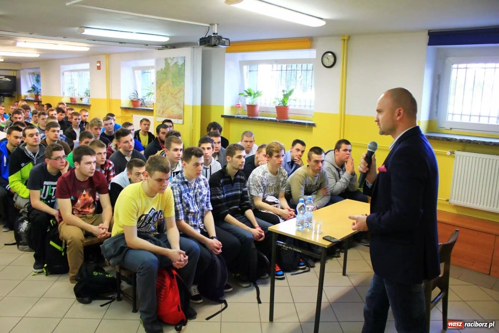 Zdjęcie w galerii na portalu naszraciborz.pl: Kto by pomyślał, że o naszym Rafałku będzie tak głośno wiadomości z regionu