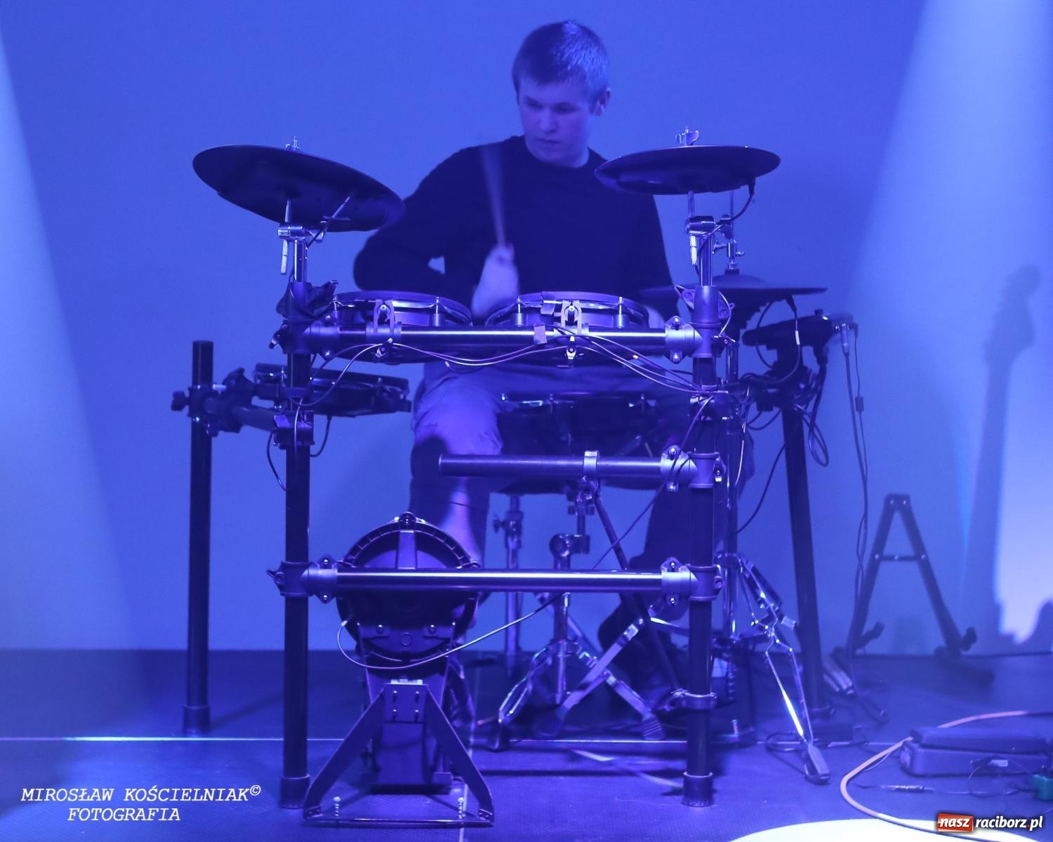 Zdjęcie w galerii na portalu naszraciborz.pl: Zespół Afera zadebiutował na scenie CKZiU nr 2 Mechanik wiadomości z regionu