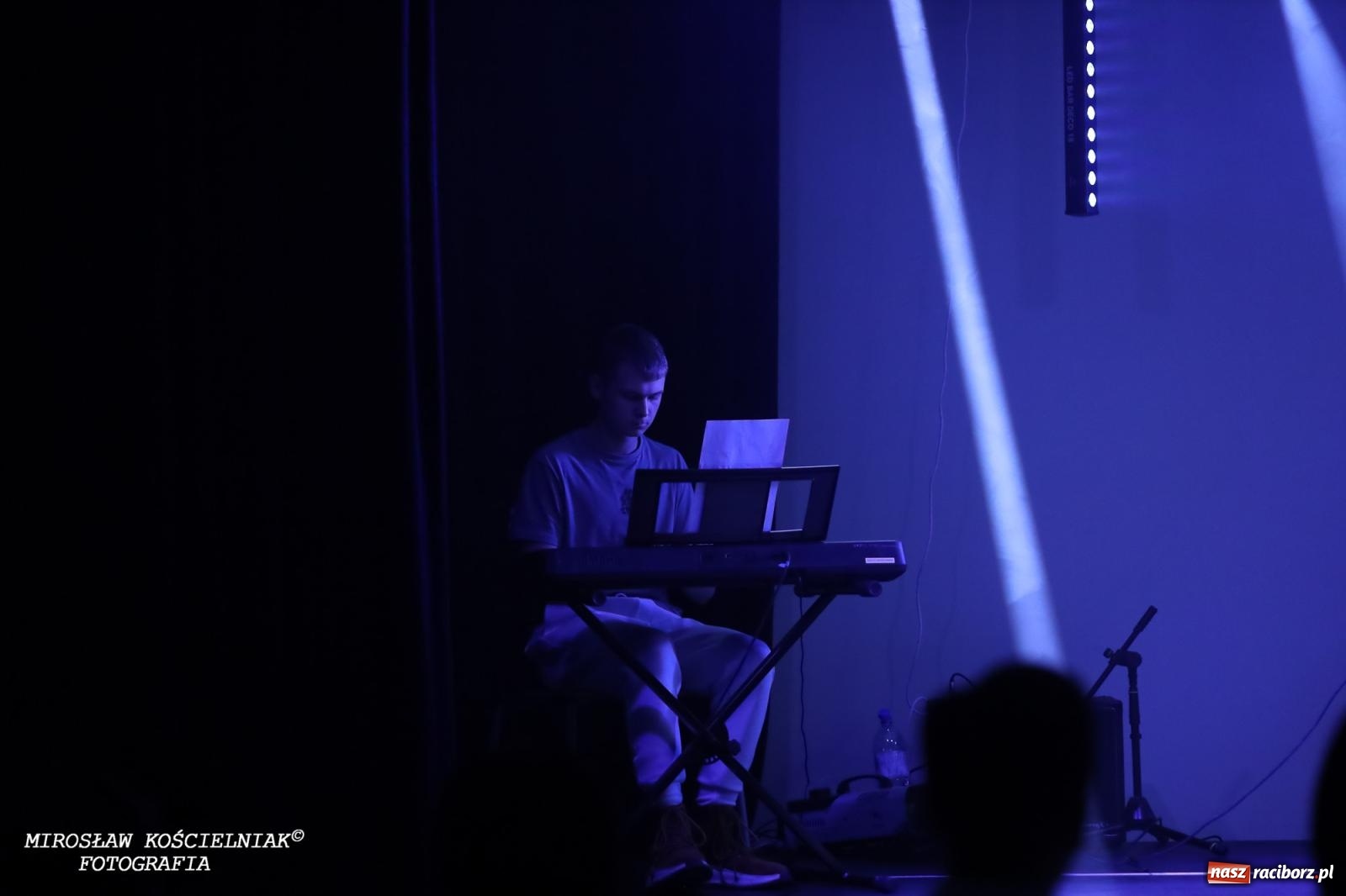 Zdjęcie w galerii na portalu naszraciborz.pl: Zespół Afera zadebiutował na scenie CKZiU nr 2 Mechanik wiadomości z regionu