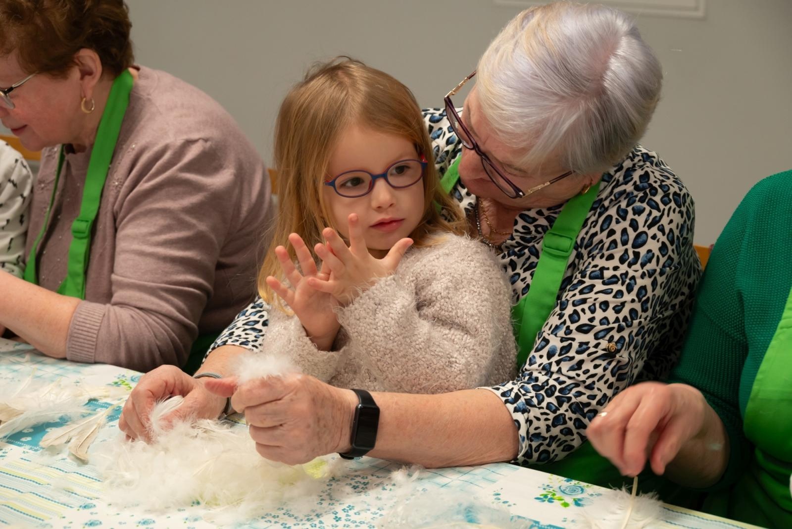 Zdjęcie w galerii na portalu naszraciborz.pl: Skubanie pierza w Tworkowie. Tradycja, która łączy pokolenia wiadomości z regionu