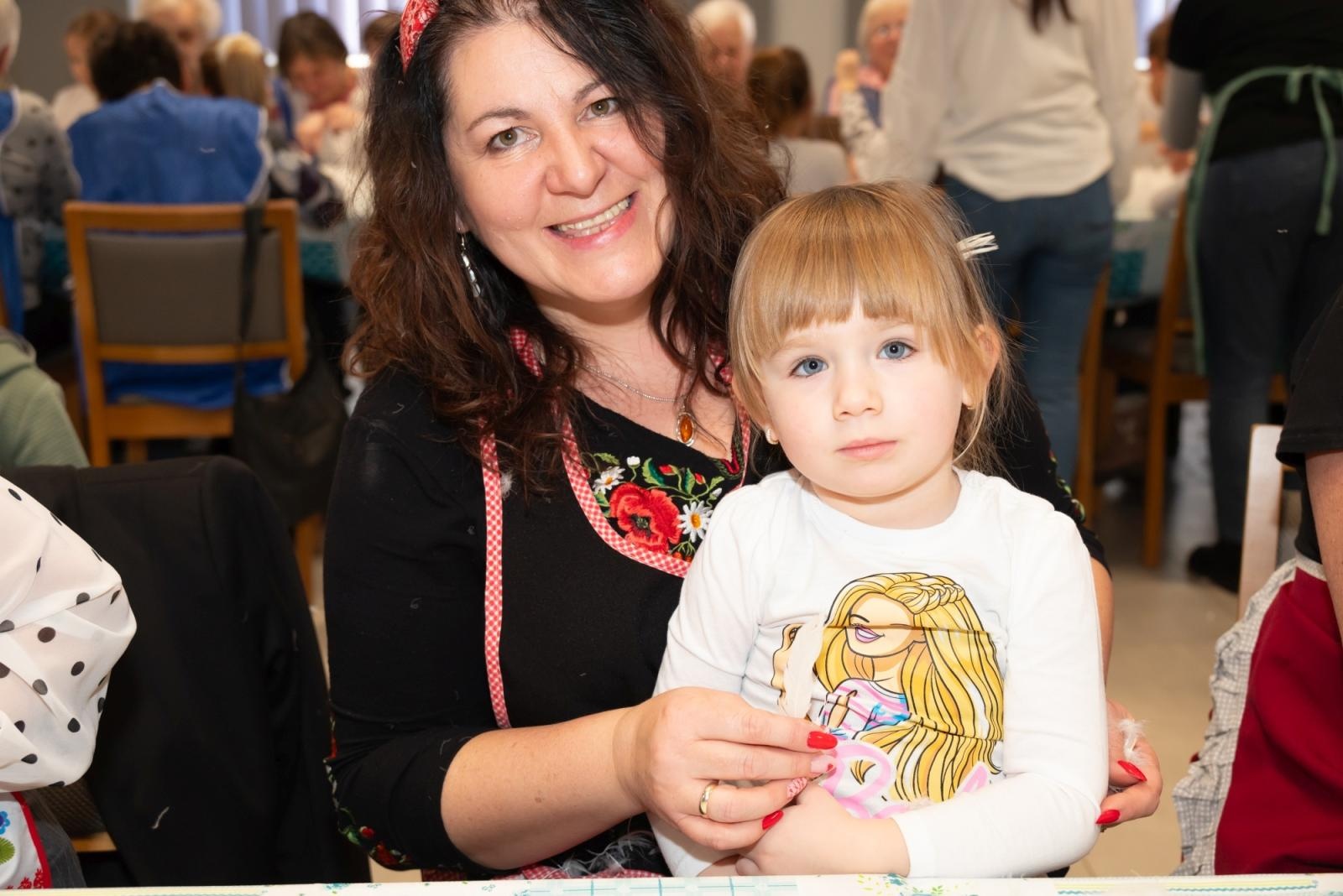 Zdjęcie w galerii na portalu naszraciborz.pl: Skubanie pierza w Tworkowie. Tradycja, która łączy pokolenia wiadomości z regionu