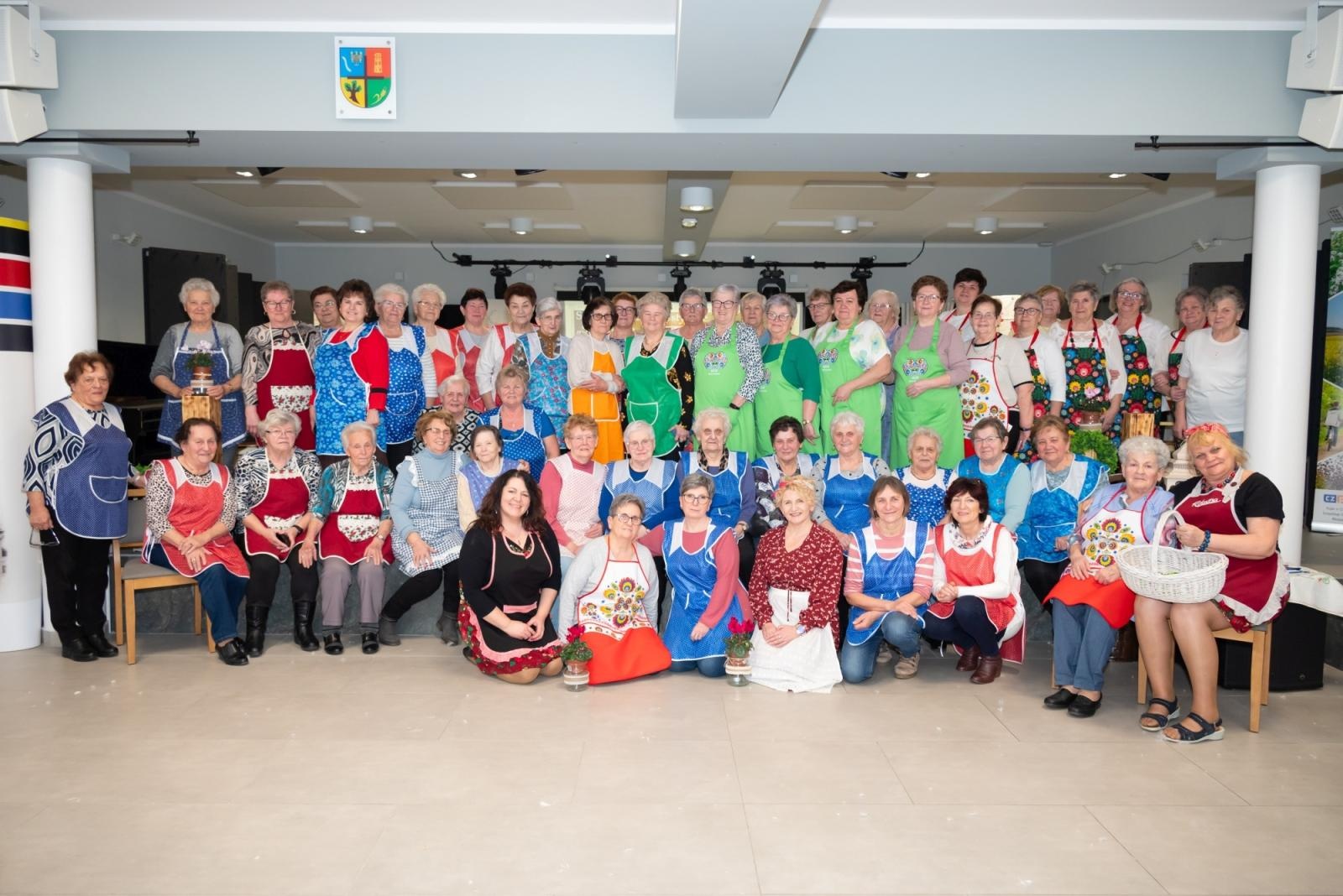 Zdjęcie w galerii na portalu naszraciborz.pl: Skubanie pierza w Tworkowie. Tradycja, która łączy pokolenia wiadomości z regionu