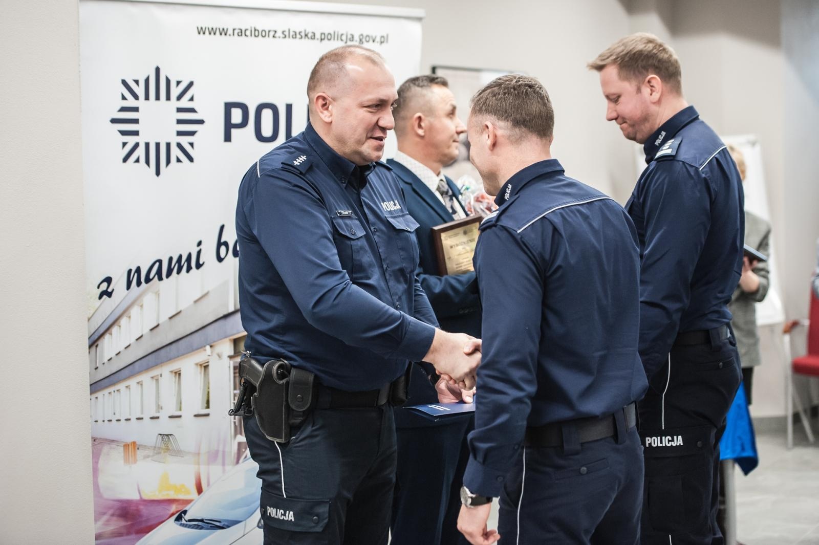 Zdjęcie w galerii na portalu naszraciborz.pl: Znamy policjantów roku w raciborskiej komendzie [FOTO i WIDEO] wiadomości z regionu